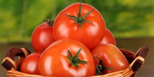 tomate para remover manchas do rosto