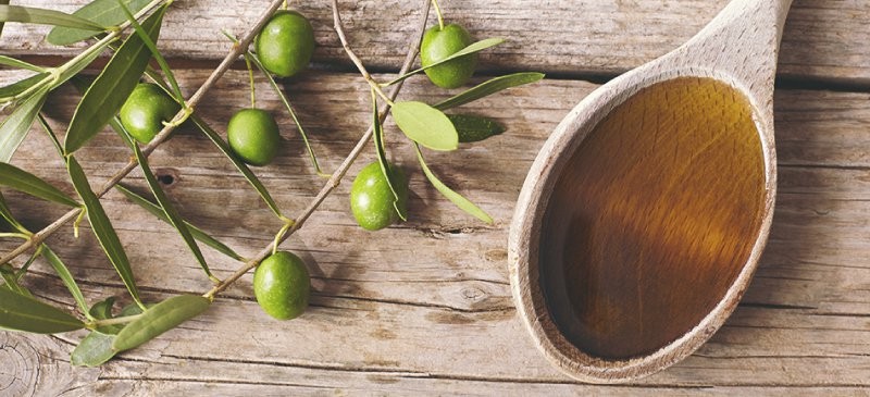 Azeite de oliva extra virgem ajuda na perda de peso: veja os 8 benefícios