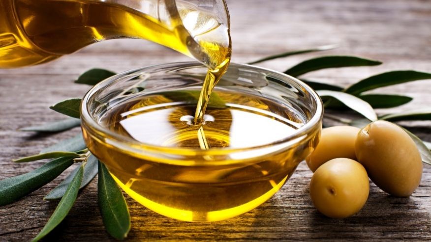 Azeite de oliva extra virgem ajuda na perda de peso: veja os 8 benefícios