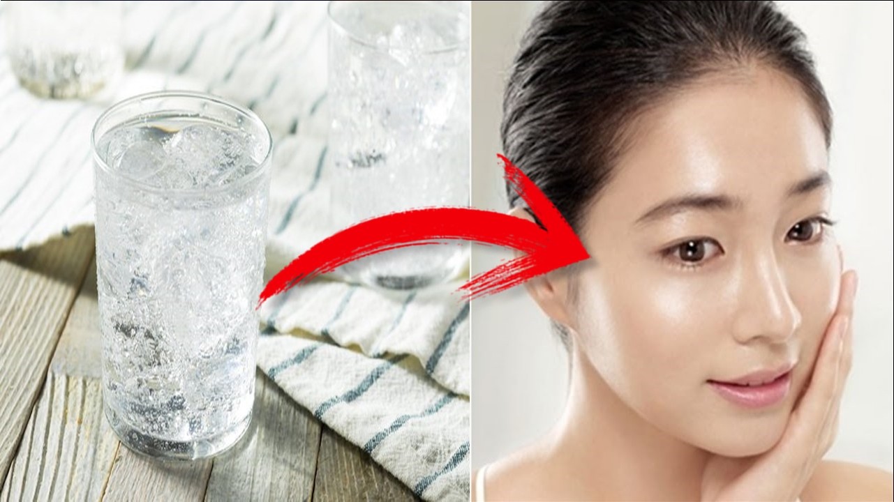 agua mineral no rosto para rejuvenescer a pele