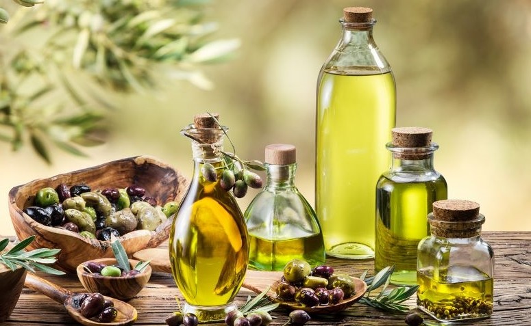 6 benefícios do óleo de oliva para o cabelo: como usar e dicas