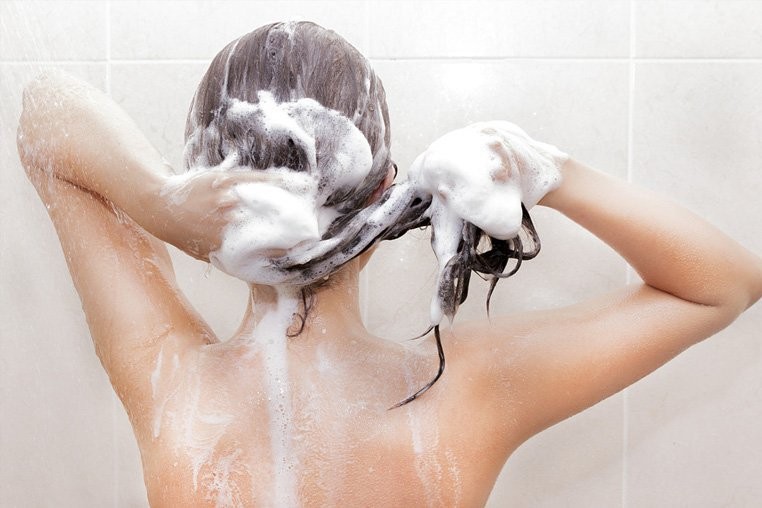4 receitas caseiras de shampoos para cabelo: como fazer e usar