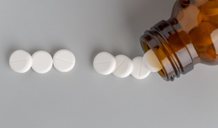 Aspirina para a acne: como usar, dicas, benefícios e malefícios