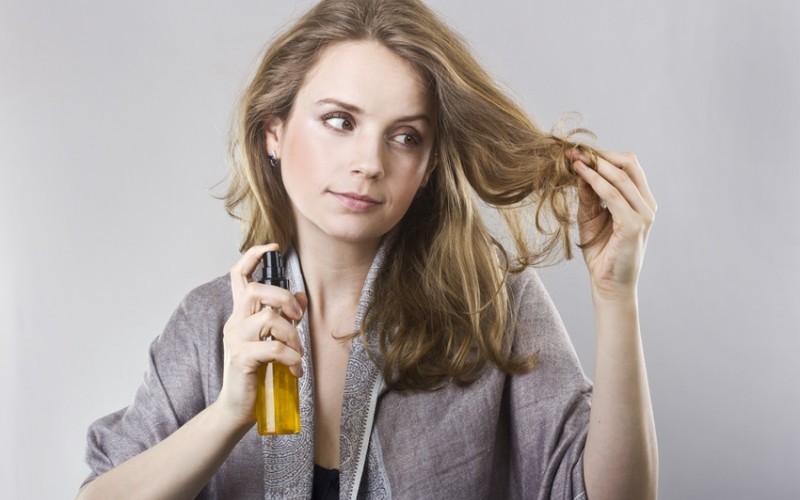 4 receitas caseiras com água de coco para cabelo: como usar e dicas