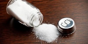 efeitos que o sal em excesso pode causar ao seu corpo