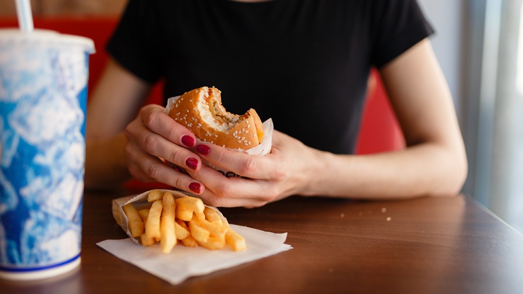 6 principais alimentos que podem provocar depressão