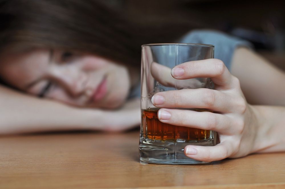 Intoxicação por álcool: o que é, quais sintomas, causas e tratamentos